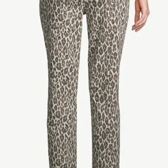 Chico’s So Slimming Girlfriend Slim Leg Ankle Leopard print jeans sz 0R (4) - Picture 3 of 8